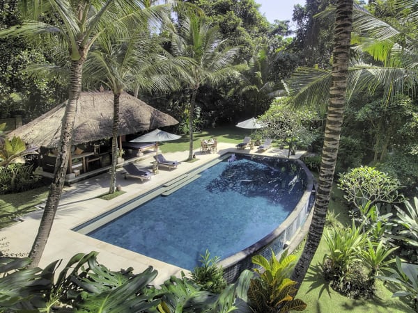 Villa Alamanda - Overview of pool area